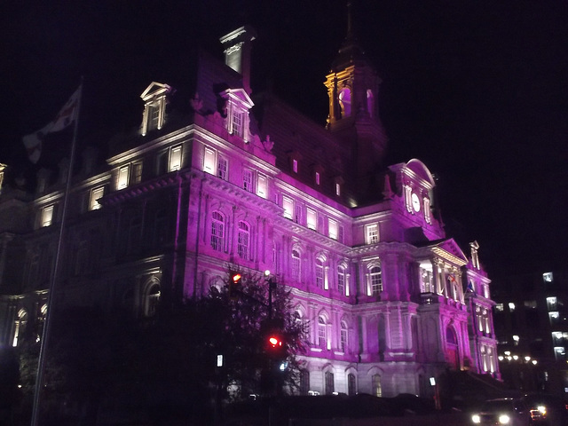 22h52.....l'heure municipale se manifeste en couleurs...