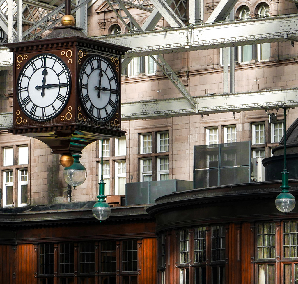 Uhr in der Central Station Glasgow