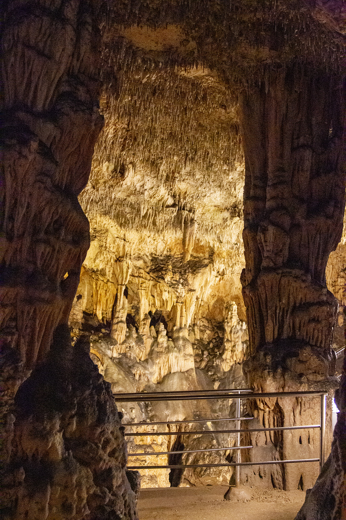 Rudine, Cave Biserujka, Otok Krk
