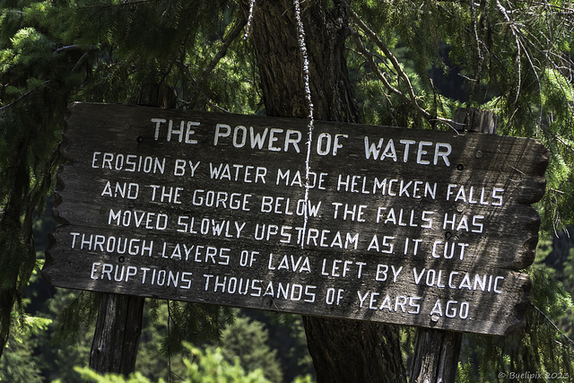 Helmcken Falls  (© Buelipix)