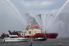 Das Feuerlöschboot "Branddirektor Westphal"...