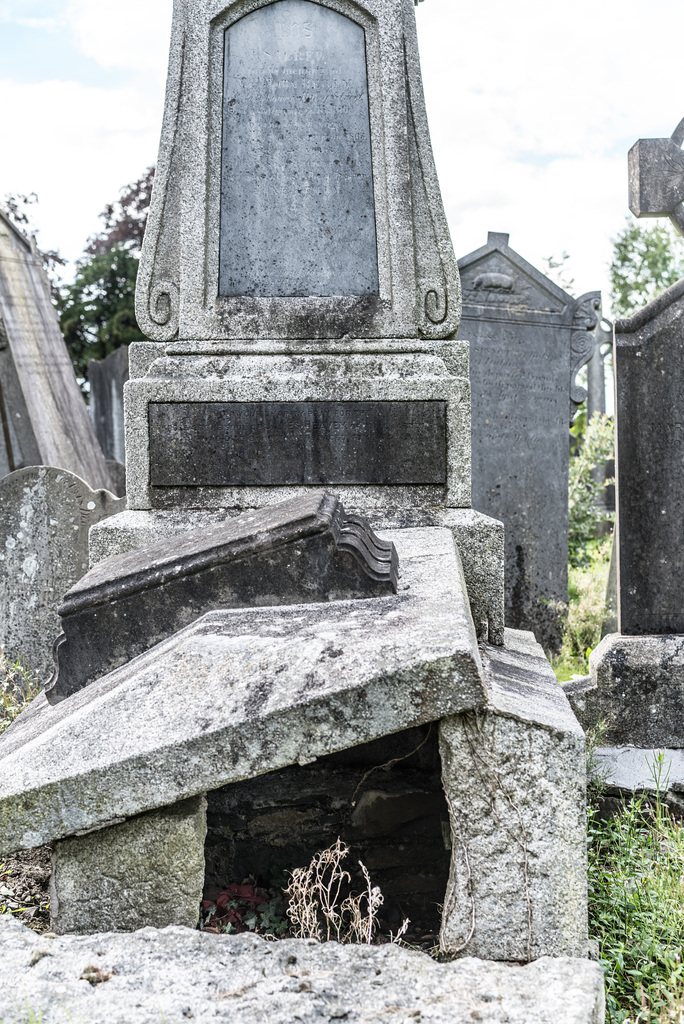 PHOTOGRAPHING OLD GRAVEYARDS CAN BE INTERESTING AND EDUCATIONAL [THIS TIME I USED A SONY SEL 55MM F1.8 FE LENS]-120223