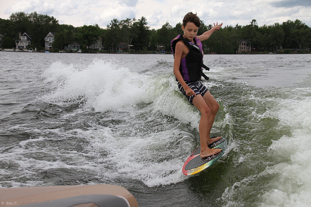 Surf en suivant le bateau