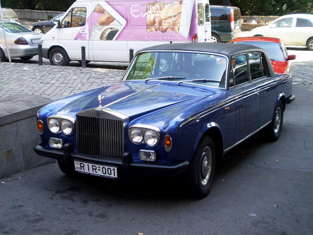 Rolls-Royce Silver Shadow.