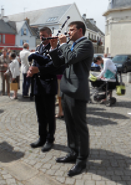 biniou et cornemuse à la sortie des mariés