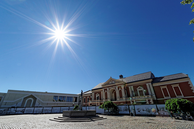 beim Ännchen von Tharau auf dem Theaterplatz Klaipeda (© Buelipix)