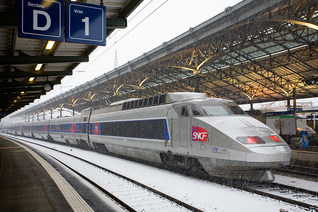 090201 TGV Lausanne neige D