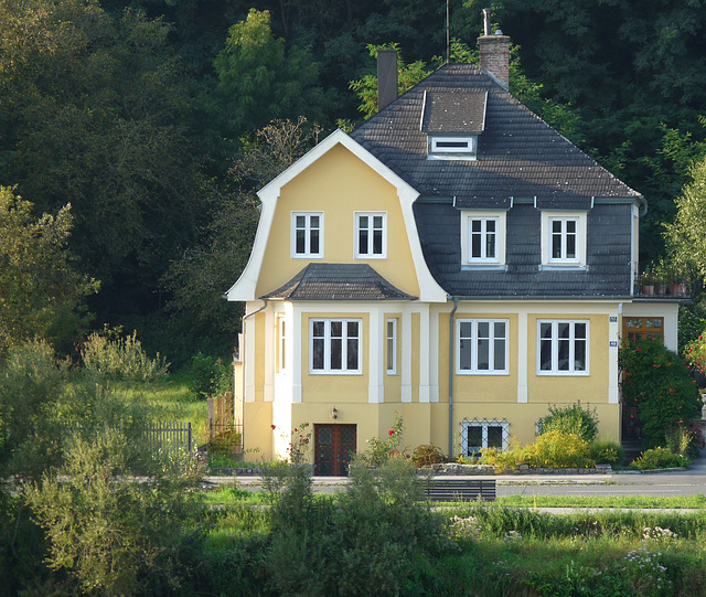 Yellow Riverside House near Pochlarn