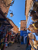 Ruelle densément commerciale / Shopping narrow street