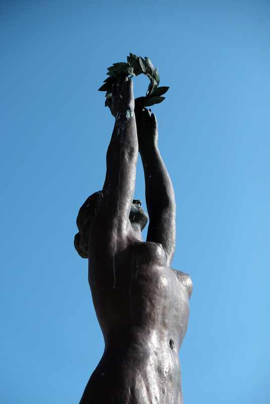 Zante 2016 XPro2  Zante Town Statue 4