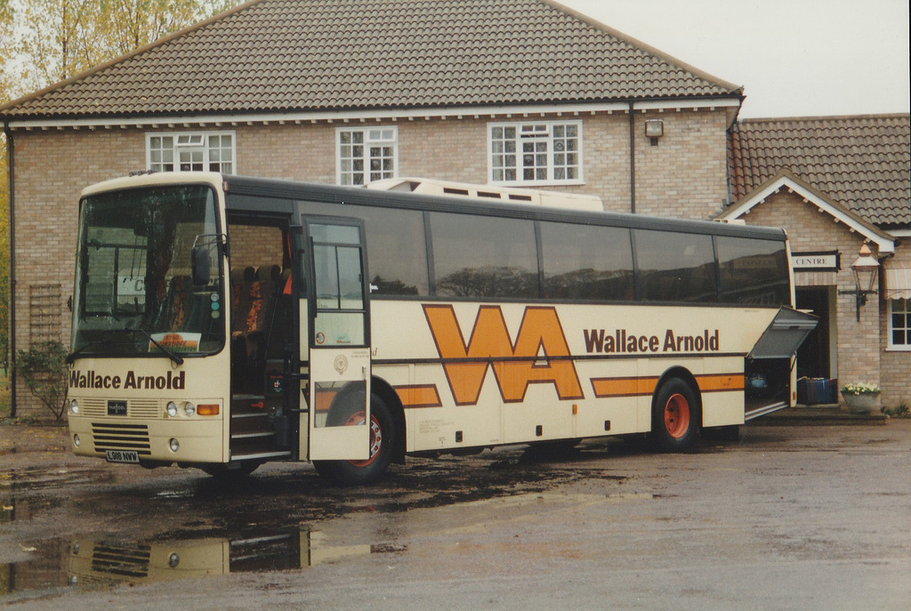 Wallace Arnold L918 NWW at the Smoke House Inn, Beck Row – 10 Nov 1995 (293-23)