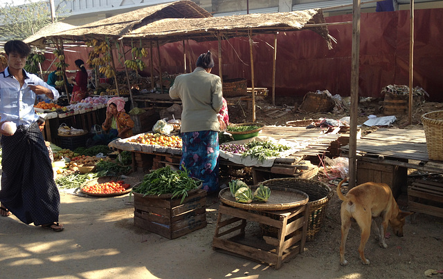 market in New Bagan