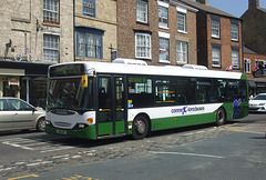 DSCF3586 Connexions Buses URH 806 (YN04 GMX) in Knaresborough - 9 Jun 2016