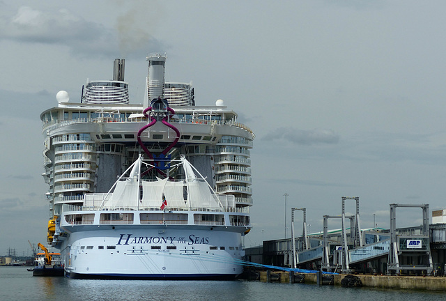 Harmony of the Seas at Southampton (4) - 19 May 2016