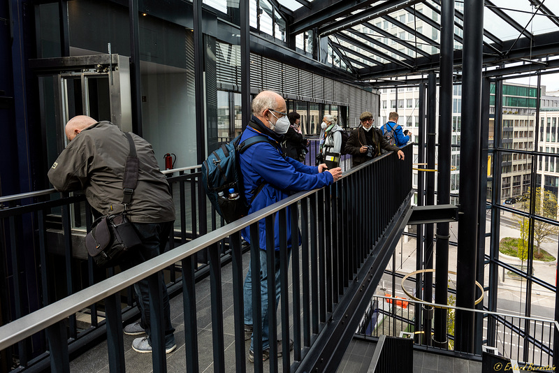 HFF - trapped fotografers?