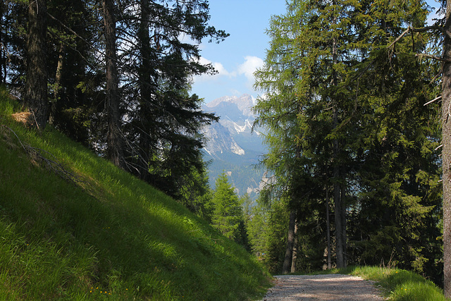 Ein Blick zurück auf dem Wanderweg zu den Armentara-Wiesen