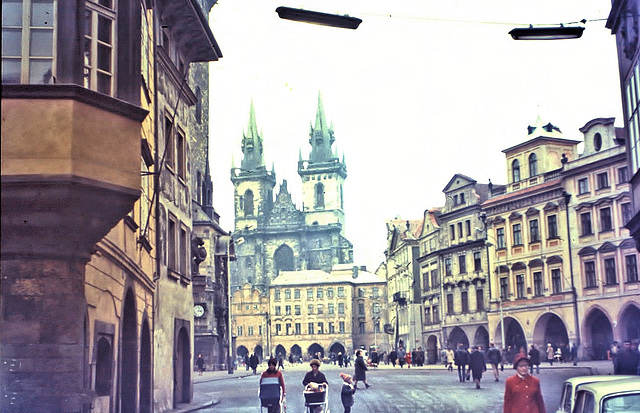 Prague (CZ, à l'époque CSSR,Tchécoslovaquie) Février 1971. (Diapositive numérisée).