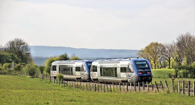 Valdahon (25) 22 avril 2017. Le TER La-Chaux-de-Fonds (CH) - Besançon.