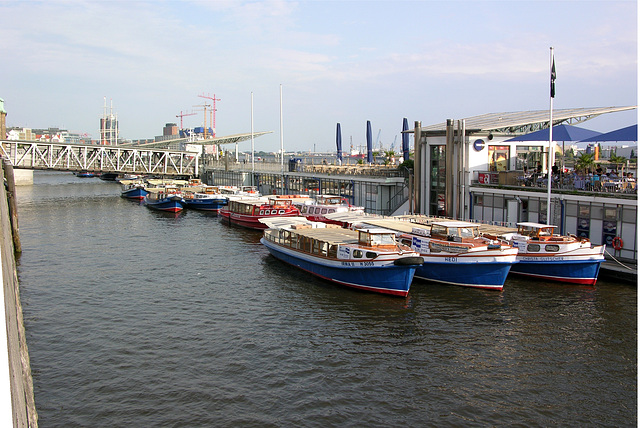 Hier geht's los zur Hafenrundfahrt.