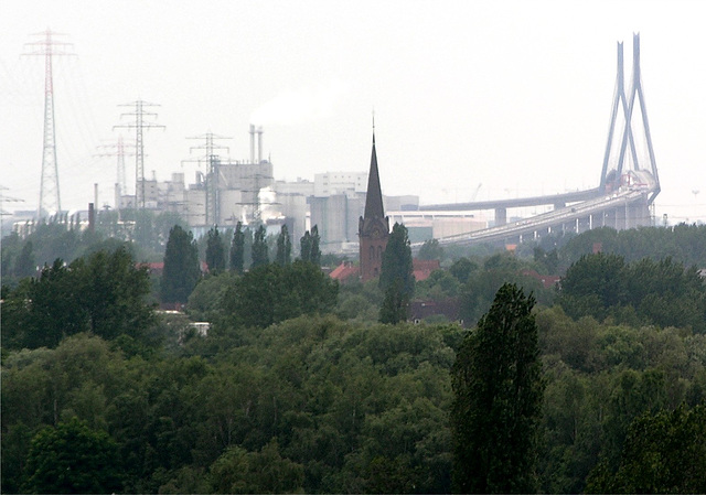 Rethespeicher, Emmauskirche und Köhlbrandbrücke