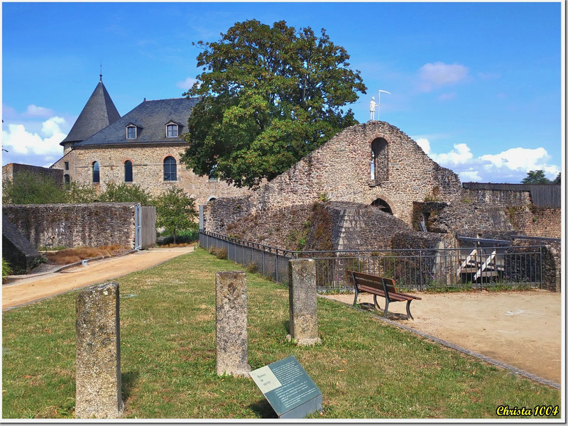 "Penalty" boundary stones in front of the castle - HFF.