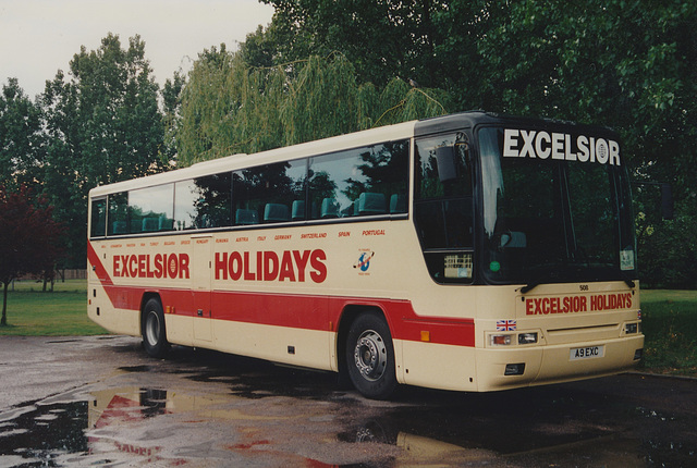 Excelsior Holidays 508 (A9 EXC) at the Smoke House Inn, Beck Row – 31 May 1995 (269-16)