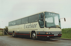 Excelsior Holidays 530 (A4 XCL) at Raunds – 1 April 2000 (435-02)