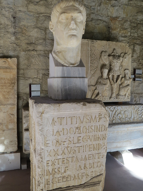 Musée archéologique de Split : IlJug III, 2090.