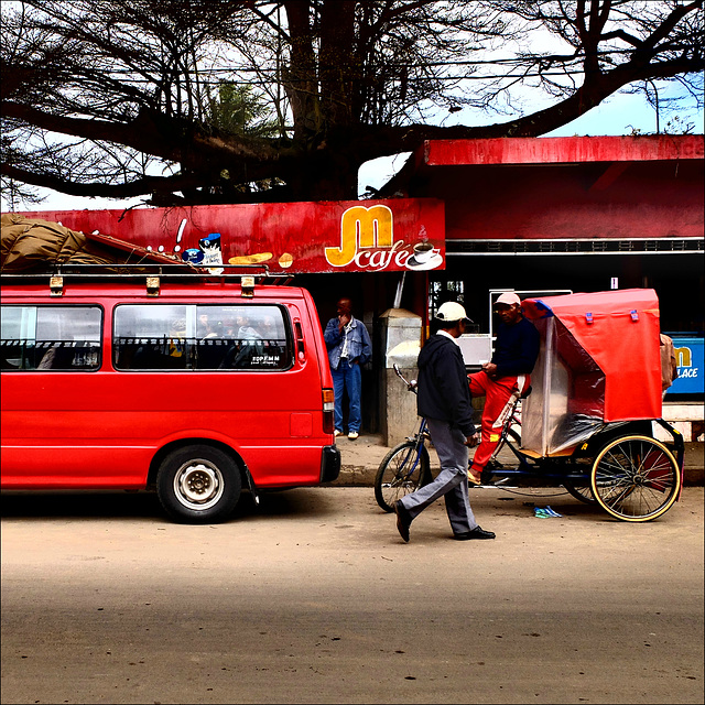 The red tuktuk. The red minibus.