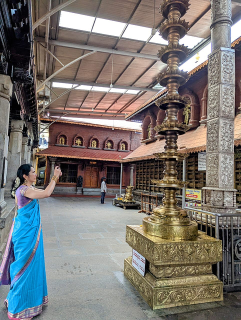 ದೇವಸ್ಥಾನಾಚೊ ಗಜ  ಖಾಂಬೊ