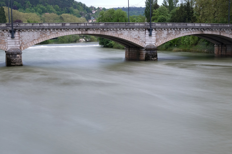 BESANCON: Le pont de la République, vitesse lente.