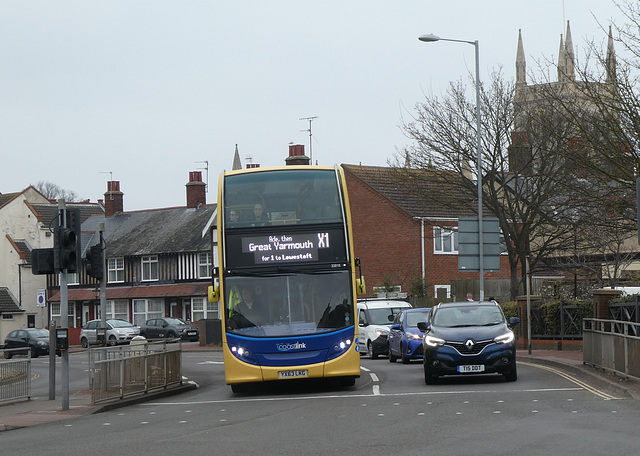 First Eastern Counties 33818 (YX63 LKG) in Great Yarmouth - 29 Mar 2022 (P1110169)