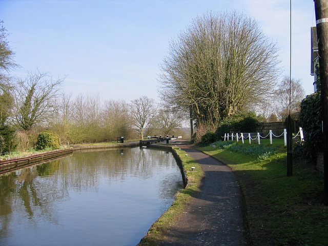 Looking towards Lock 15 on the Stratford Canal from near Mill Lane Bridge (No34)