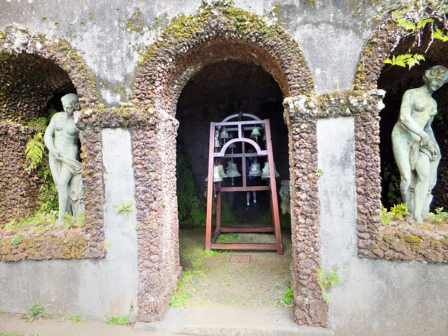 Grotto with chimes. ©UdoSm