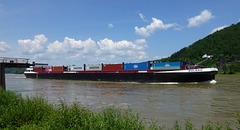 DE - Remagen - Transportschiff auf dem Rhein