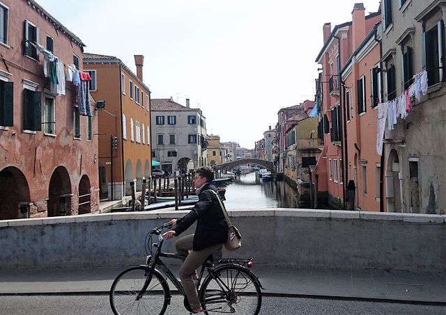 Brücke mit Radfahrer in Chioggia