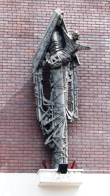 Mother and Child by Tadeuz Zielinski, Katyn House, Bordesley Street, Birmingham