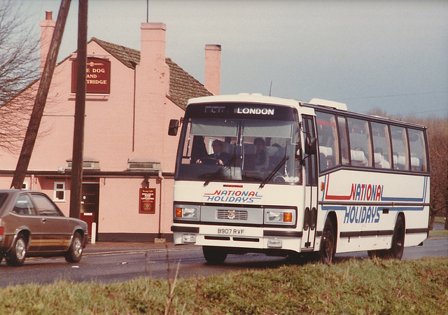 Ambassador Travel LT907 (B907 RVF) at Barton Mills - 13 Apr 1985 (14-3)