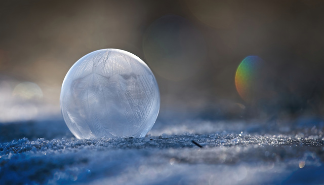 Blase im Gegenlicht :)) bubble in the backlight :)) bulle dans le rétroéclairage :))