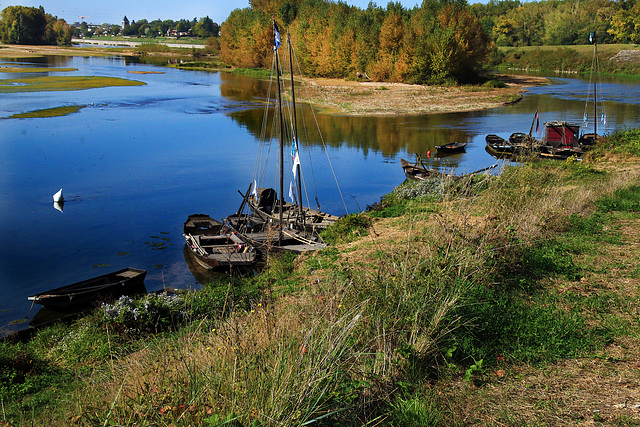 Chalands , gabares , toues et fûtreaux sur la Loire à Combleux ..