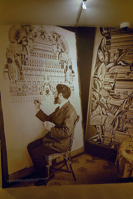 Lesage en train de peindre en public à l'Institut métapsychique international (1927)