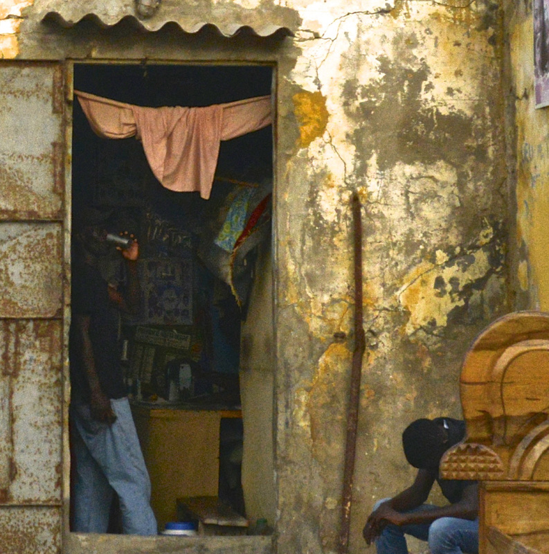 Deux hommes qui se reposent