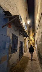 Marcher de soir dans ces ruelles féeriques....