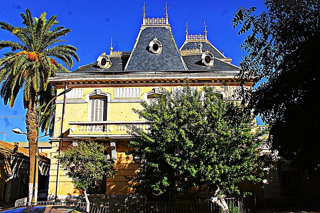 Maison Coloniale inhabitée ORAN.