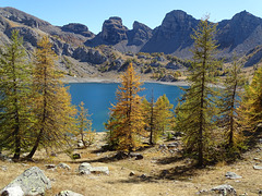 ...le Lac d'Allos...au coeur du Parc du Mercantour,le plus grand lac d'altitude (2228m) d'Europe.Il abrite la truite fario et l'omble chevalier.