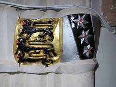 stoke fleming church, devon , c15 carew heraldry on capital