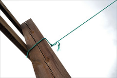 Monte Gordo, turquoise rope on fence