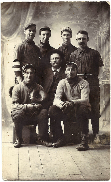 MN0944 BIRTLE - BASEBALL TEAM PORTRAIT