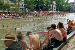 Baignade dans le canal Saint-Martin (1)