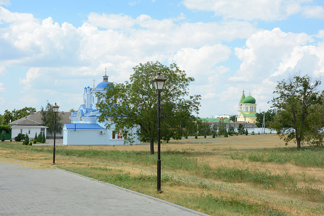 Две церкви в Измаильском мемориальном парке / Two churches in the Izmail Memorial Park